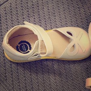 NWOT Livie & Luca pearl, white sandal/dress shoe